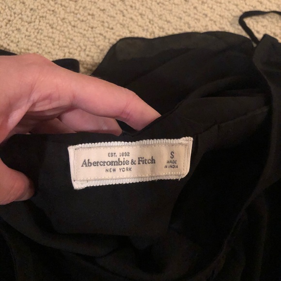 4/$10 Abercrombie and Fitch black off the shoulder top - Picture 2 of 7